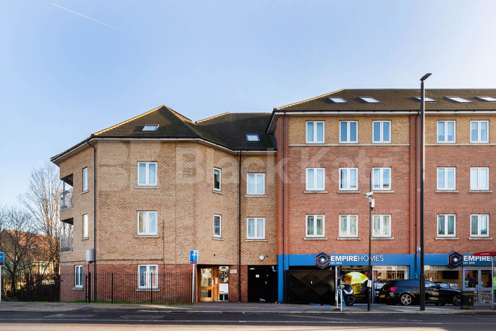 spacious 2 bedroom apartment located in a new build close to Palmers Green Green Lanes, Palmers Green